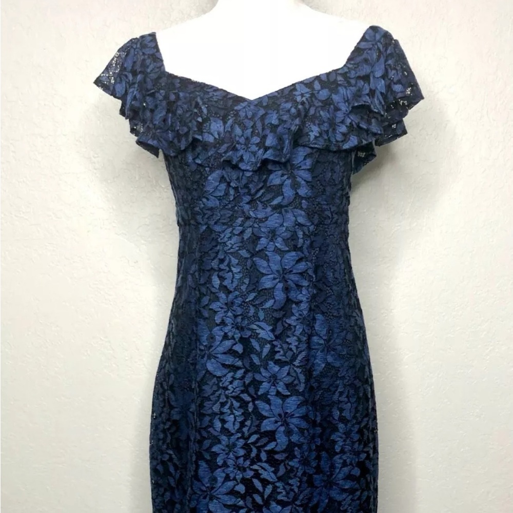 TRINA TURK | Indigo Blue Lace Sheath Cocktail Dress | Size 4 - Picture 4 of 8